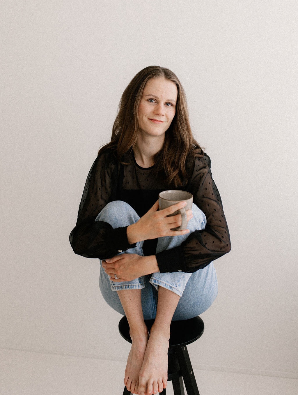 Doula Anniina Doula Anniina kahvikupin kanssa